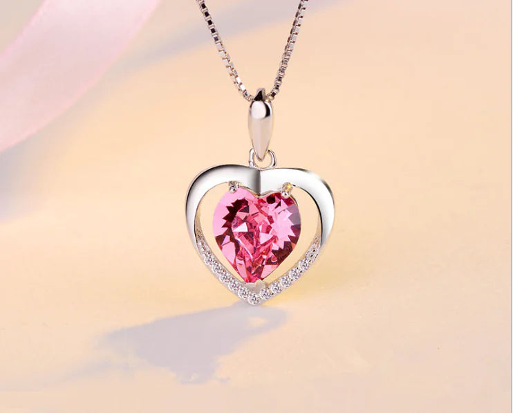 Colar com Pingente de Cristal em Forma de Coração