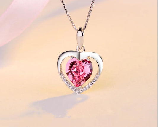Colar com Pingente de Cristal em Forma de Coração